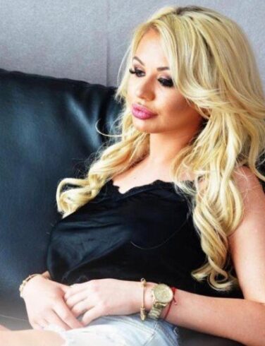 High-class Escorts Amsterdam model Georgia in luxury hotel